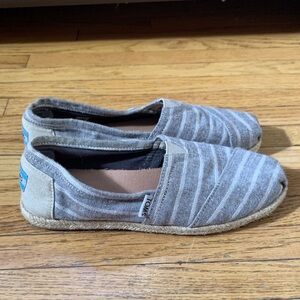 Tom’s Grey and Tan Metallic Espadrille Loafers W6.5